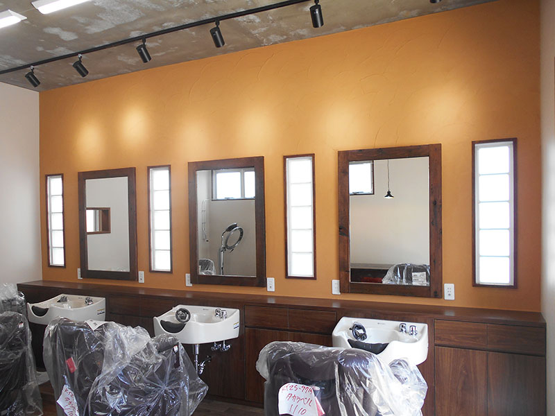 理容室壁フロー仕上げ