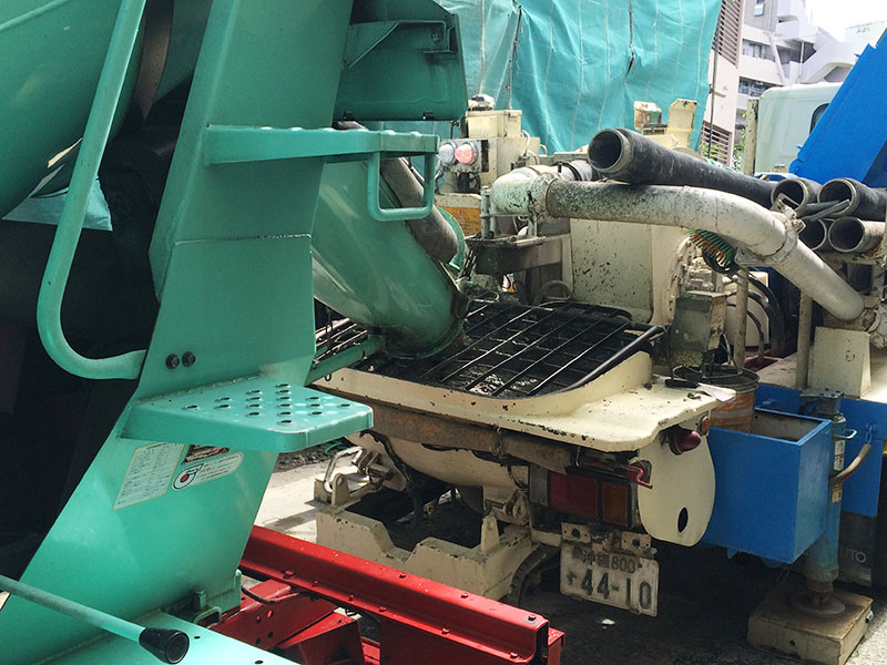 三原建売狭小住宅工事車